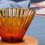 دریپر V60 شیشه رنگی با پایه چوبی طرح کالیتا - تصویر 4